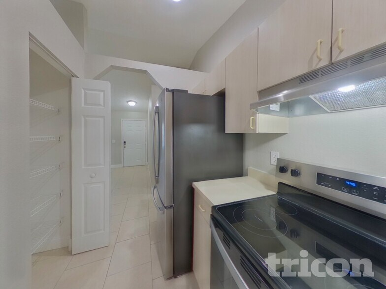 Building Photo - 2527 Orange Ave