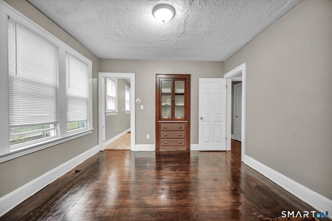 Building Photo - 80 Shepard St