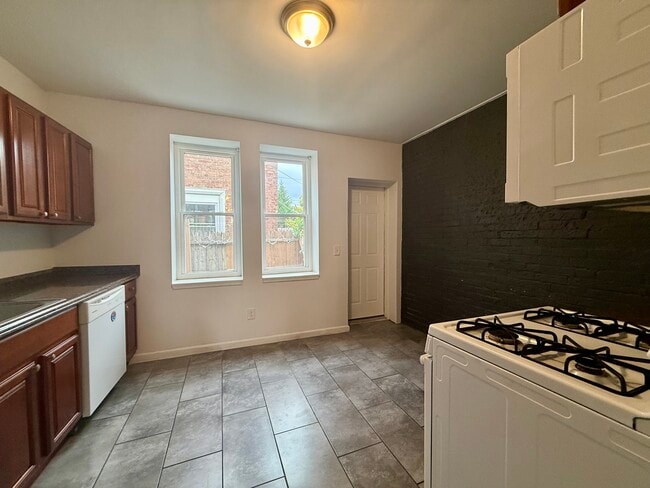 Building Photo - 1719 S 6th St