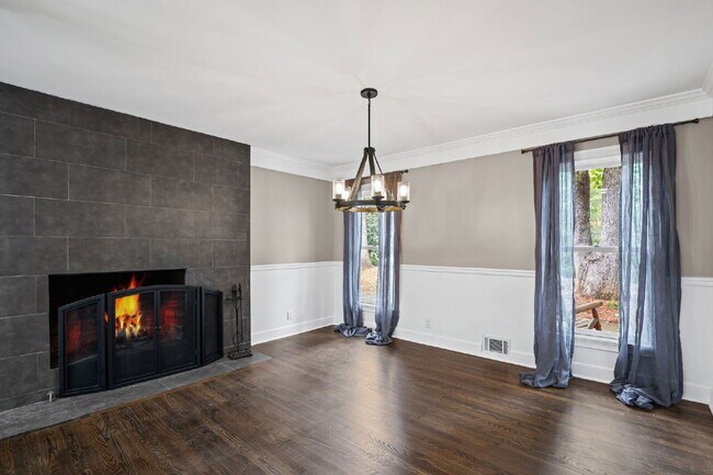 Building Photo - 815 Sudbury Rd NE