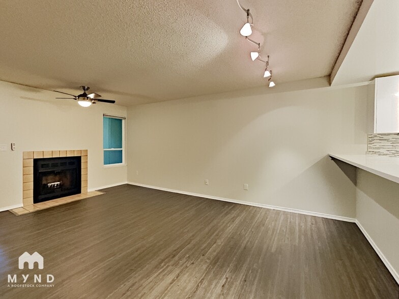 Building Photo - 13717 Linden Ave N