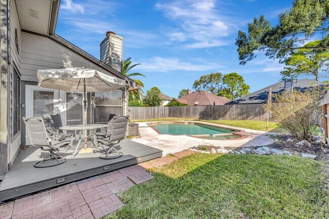 Building Photo - 15131 Cranbourne Dr