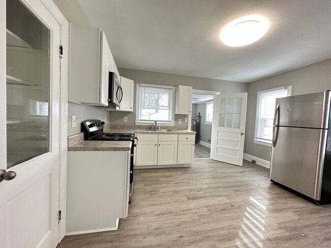 Building Photo - Newly Renovated Charming Home for Rent in South Hill