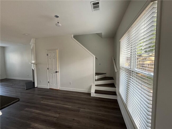 Building Photo - 200 Wellisford Ct