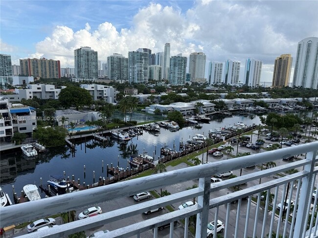 Building Photo - 400 Kings Point Dr