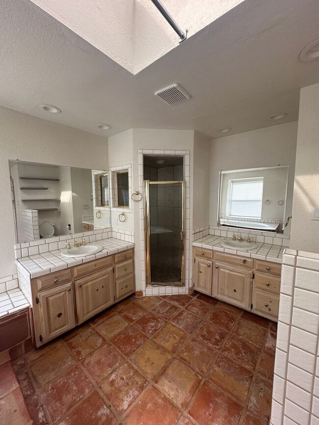 Building Photo - Spacious 3 Bed Home with Pool & Hot Tub!