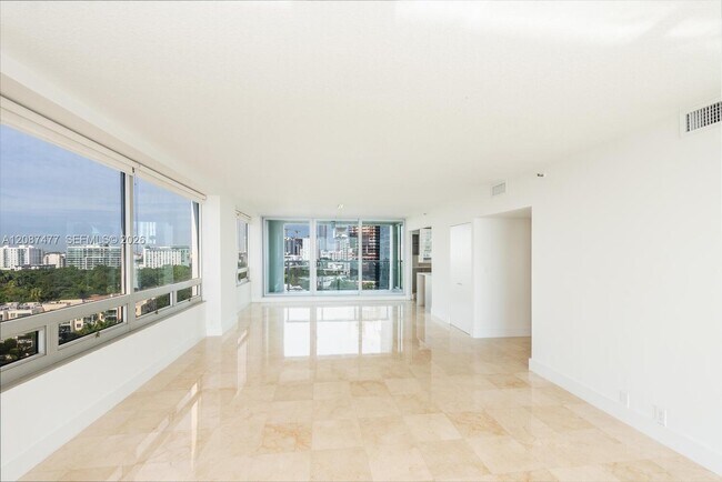 Building Photo - 1541 Brickell Ave