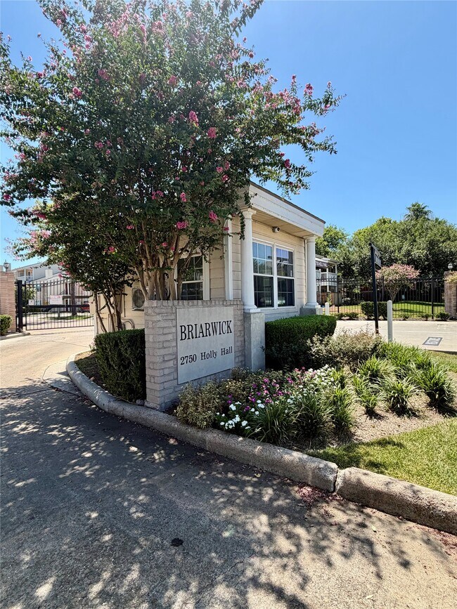 Building Photo - 2750 Holly Hall St