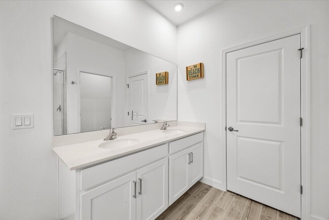 Building Photo - 14042 SW Thorens Dr
