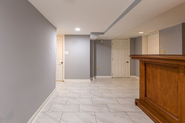Building Photo - Classy Columbia Heights Row Home! 1/2 Off ...
