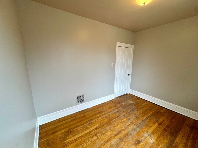 Building Photo - 111 S Ohio St