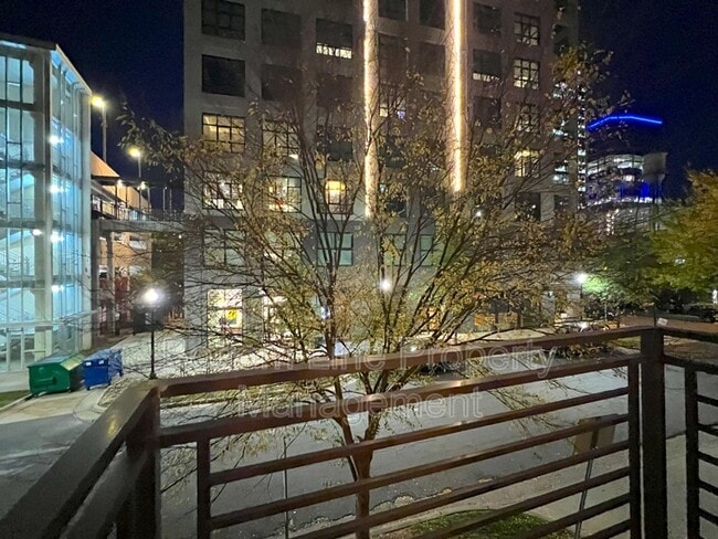 Building Photo - 211 Doggett St