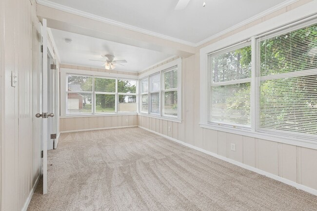 Building Photo - Water Views, Hampton, 3 bed 2.5 bath Ready Now!