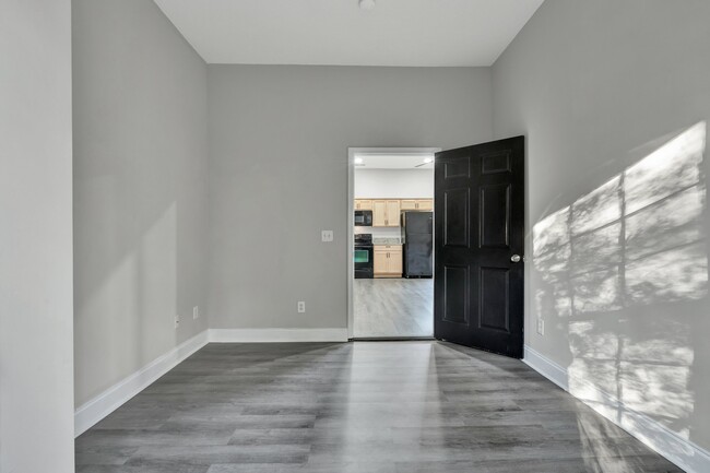 Building Photo - 4405 Grand Ave