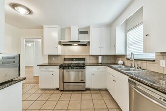 Building Photo - 3023 Fairhope St