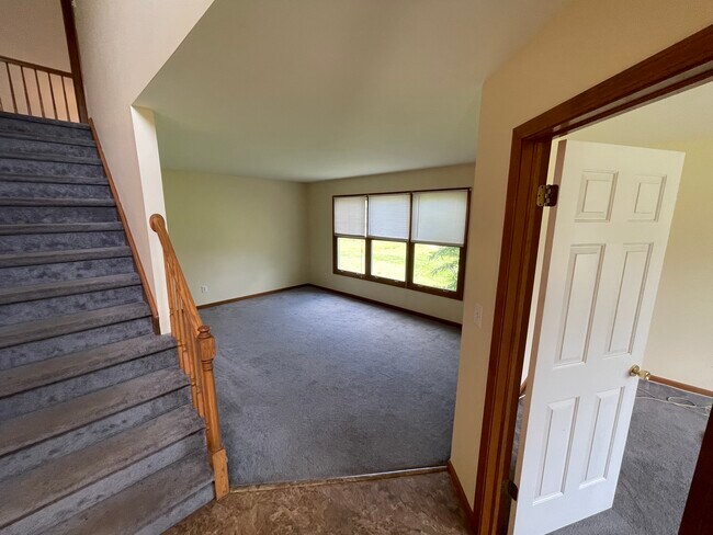 Building Photo - 220 Concord Hill Dr
