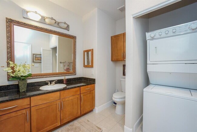 Building Photo - Fully Furnished Sugar Land Town Square Condo – Some Utilities Included