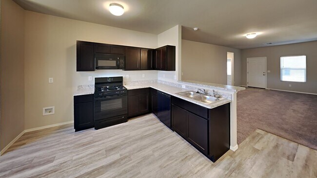 Building Photo - Very Nice 4 bedroom 2 bath home in Harrah ...