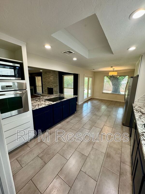 Building Photo - 11813 Larkdale Dr