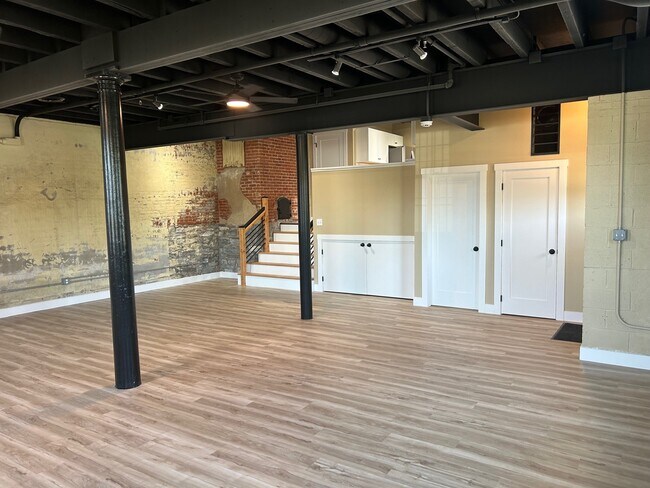 Building Photo - 60 Werner St