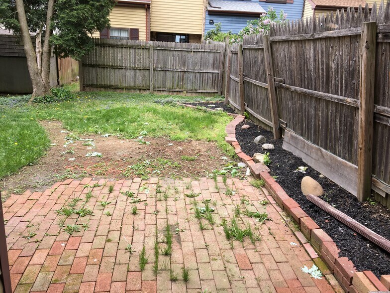 Back Yard - 1718 Redwood Ct