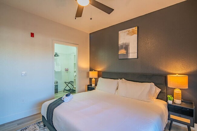 Building Photo - 7455 N 95th Ave