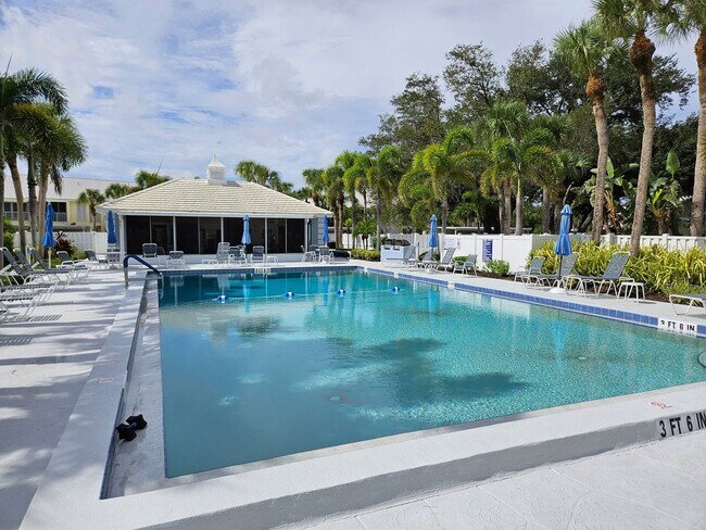Building Photo - Gorgeous Seasonal Short-Term 2 Bedroom 2 Bathroom 2nd Floor Condo with Golf Transfer at Farmingto...