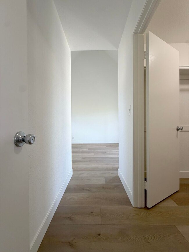 Building Photo - Alhambra Dr