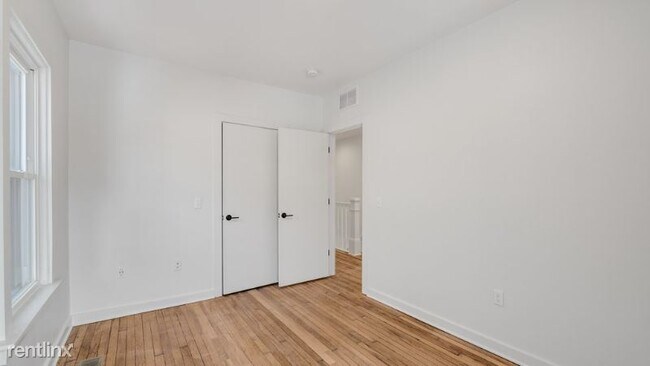 Building Photo - 3 br, 1.5 bath Townhome - 2111 Field H Unit H