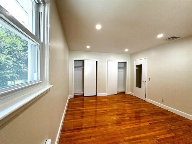 Building Photo - 92 Woodcliff Rd
