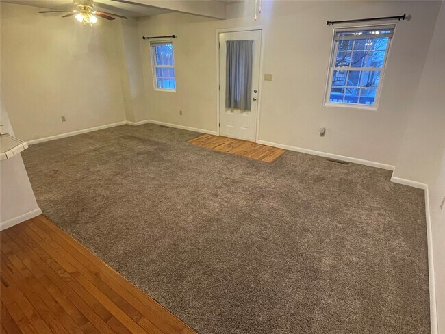 Building Photo - 817 W 2nd St