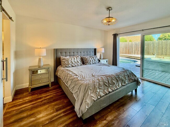 Building Photo - 1017 Carob Ct