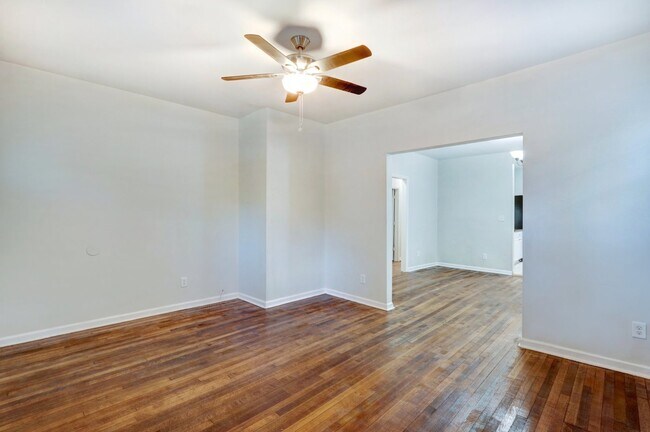 Building Photo - Single family house - within walking dista...