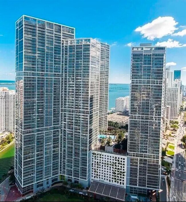 Building Photo - 495 Brickell Ave