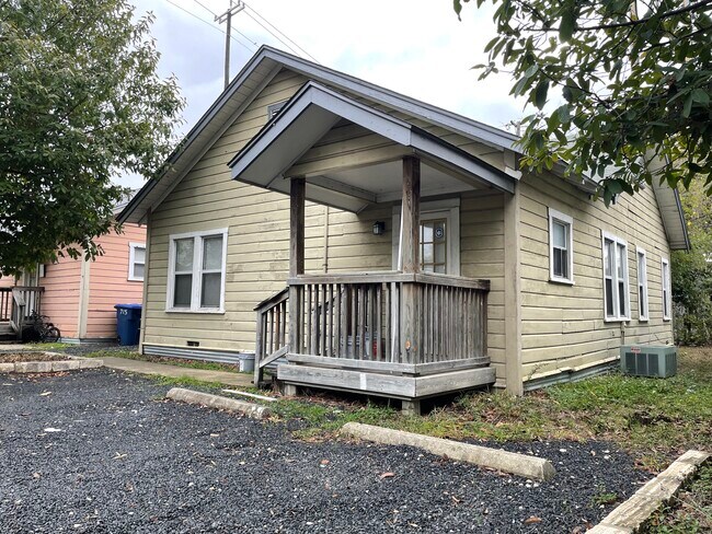 Building Photo - 713 E Elmira St