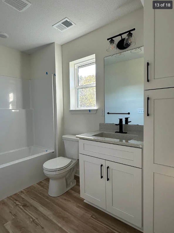 Building Photo - 11214 N Oak Trafficway