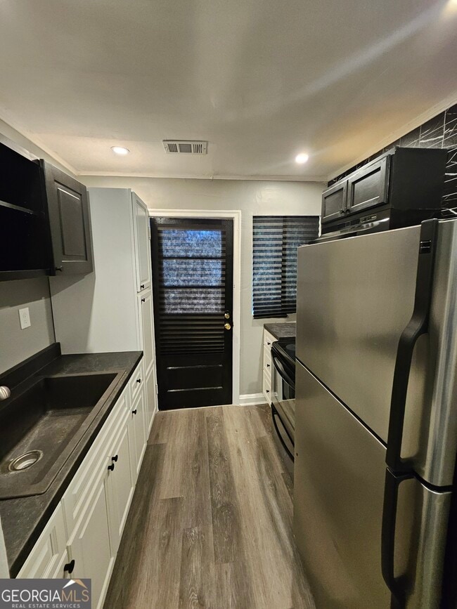 Building Photo - 521 Meriwether St