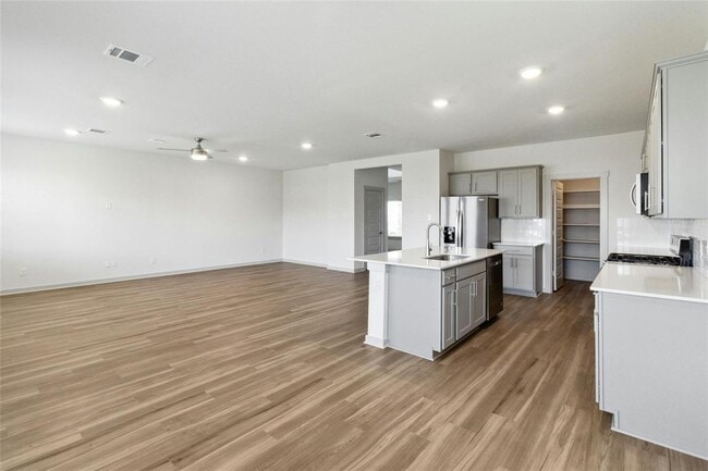 Building Photo - 320 Fairfax Ave