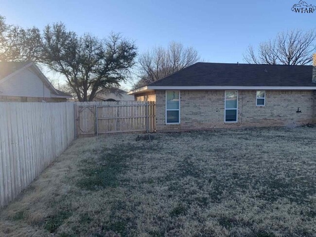 Building Photo - 5519 Briargrove Dr