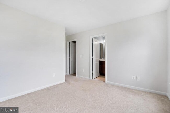 Building Photo - 42298 Lancaster Wds Sq