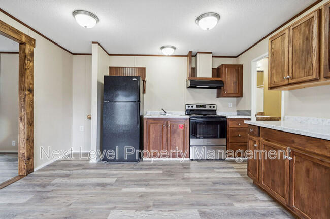 Building Photo - 111 S Cedar Dr