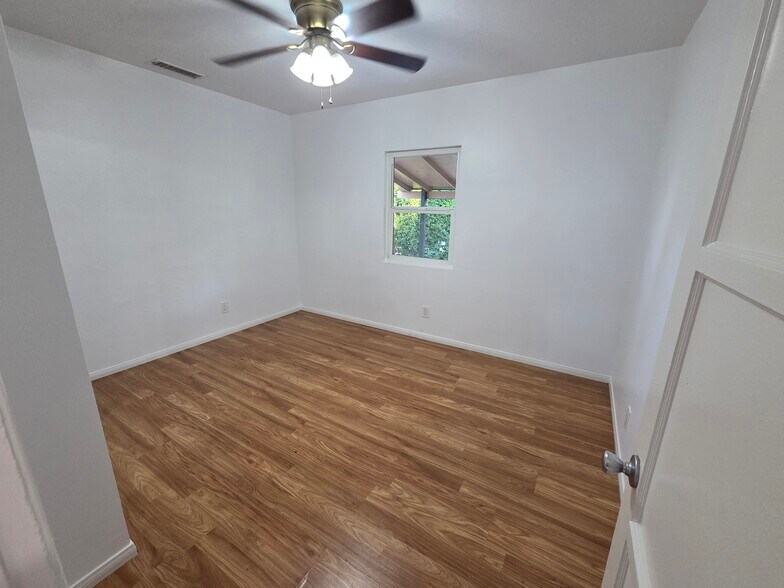 2nd bedroom facing front yard - 11536 Cumpston St