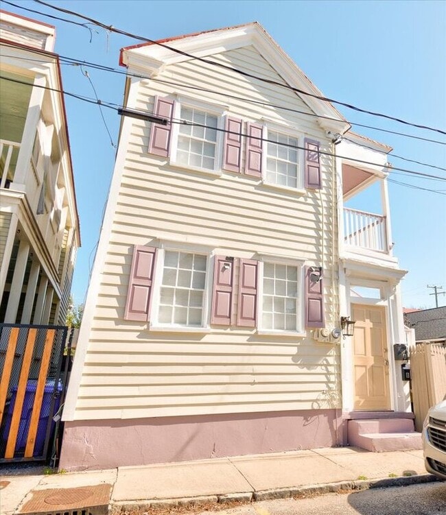 Building Photo - 8 Sires St