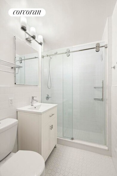 Building Photo - 25 W 13th St