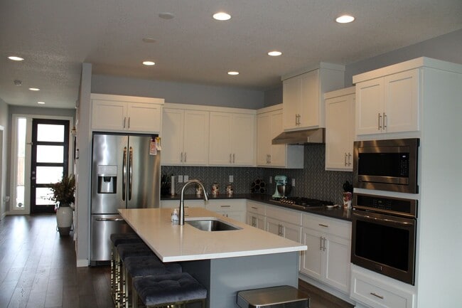 Building Photo - BEAUTIFUL 4+ BR, 2.5 BA - SPECIAL $500 OFF First Mo. Rent!!