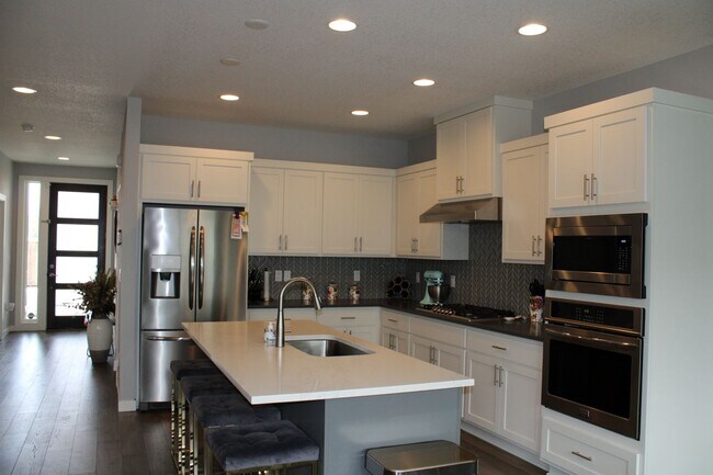 Building Photo - BEAUTIFUL 4+ BR, 2.5 BA Available Now!