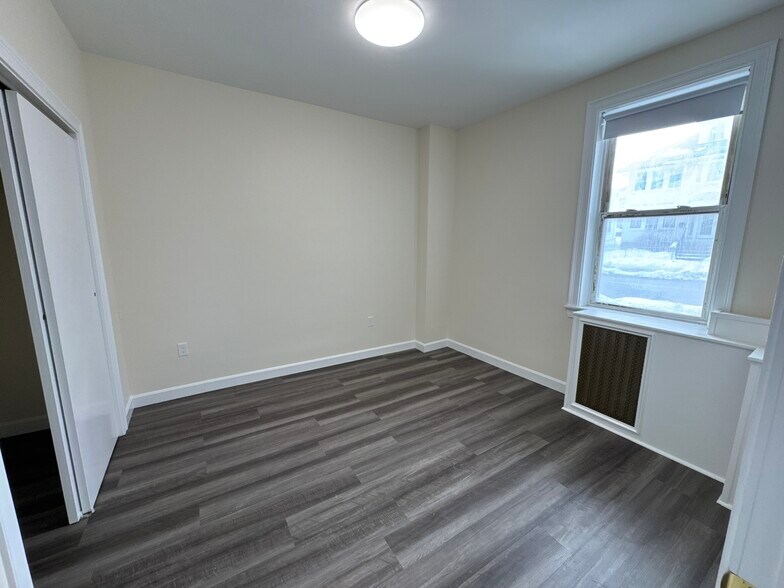 Building Photo - 136 Washington St