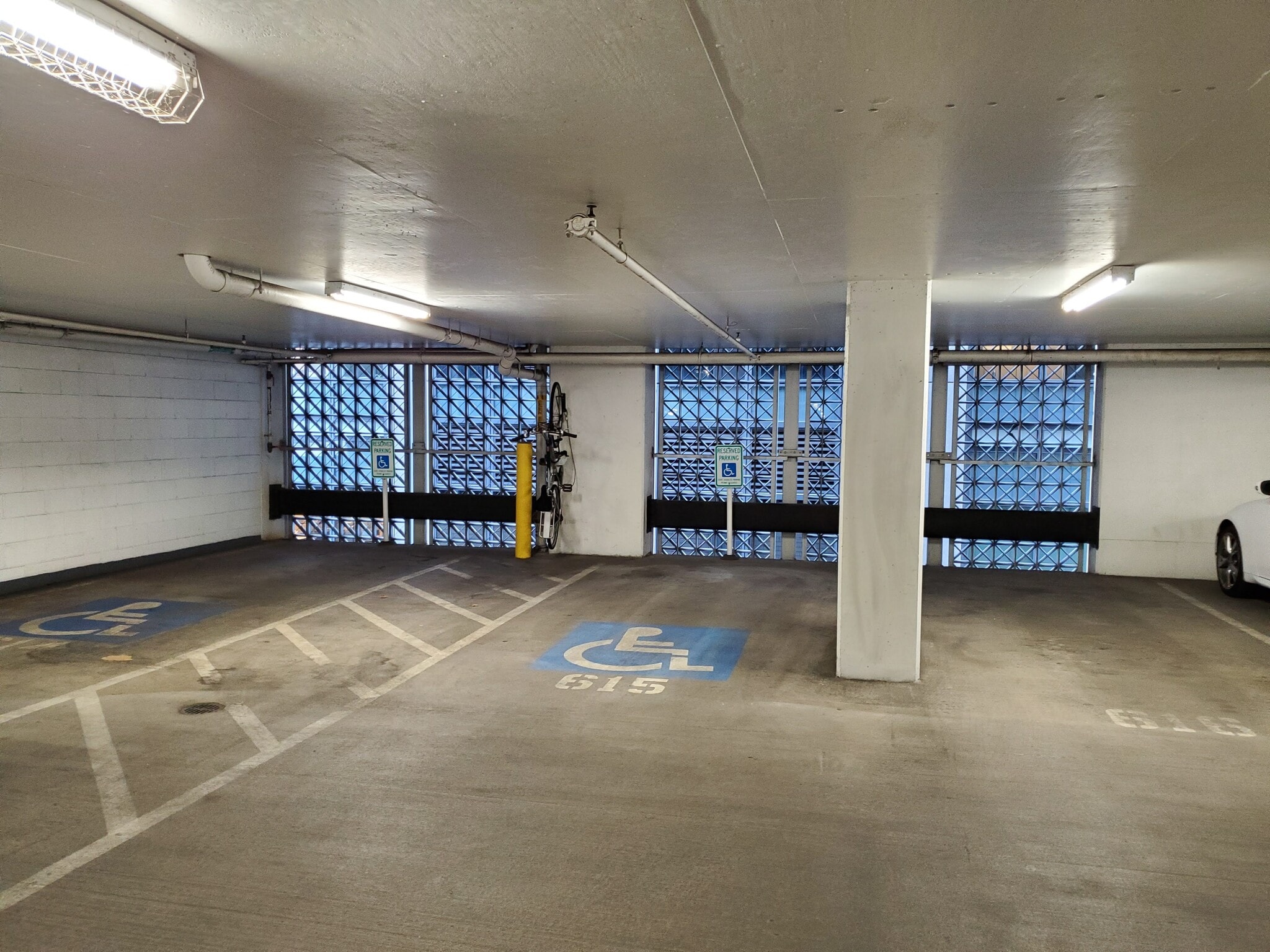 Parking - 819 Virginia St