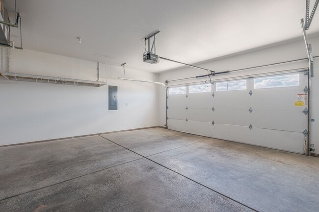 Building Photo - Home for Rent in Gated Community