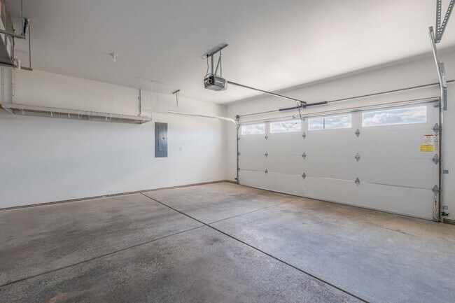Building Photo - Home for Rent, Moses Lake